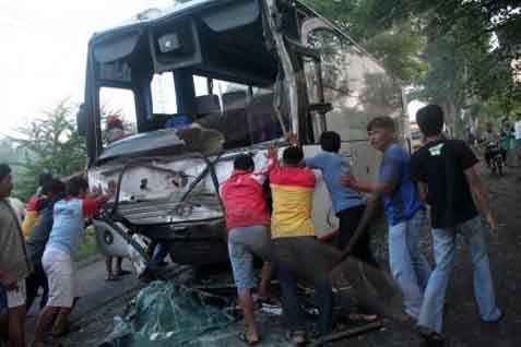  Tol Arah Cikampek,  Panen Kecelakaan Truk dan Bus